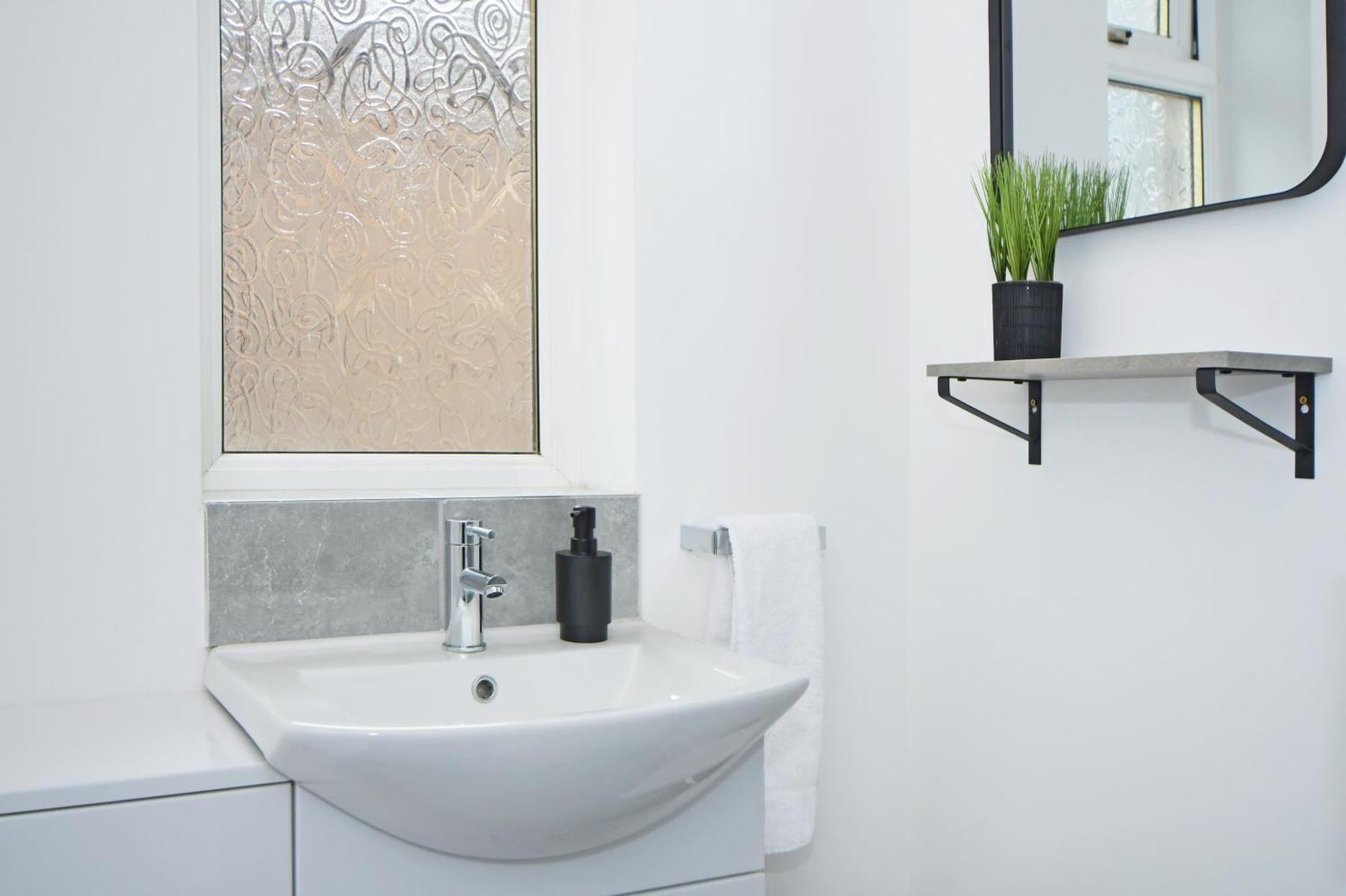 Sapphire Apartments By Yourstays - Luxury 2 Bedroom Apartments In Crewe Exterior foto